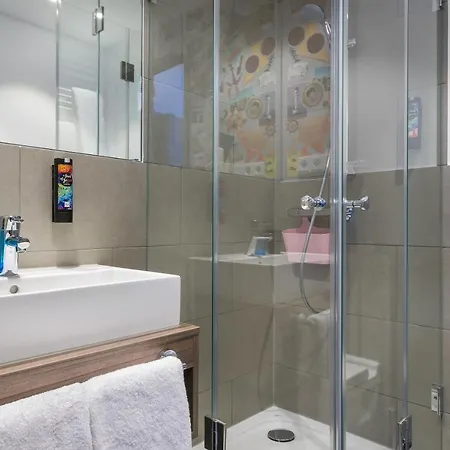 - The Niu, Welly By Ihg Otel 3*