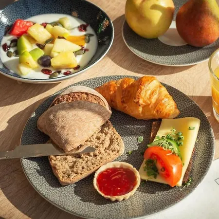 Otel - The Niu, Welly By Ihg