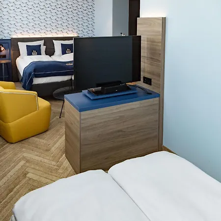 - The Niu, Welly By Ihg Kiel