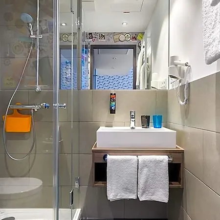 - The Niu, Welly By Ihg Hotel 3*