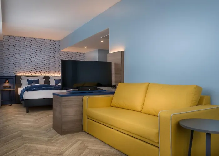 - The Niu, Welly By Ihg Hotel